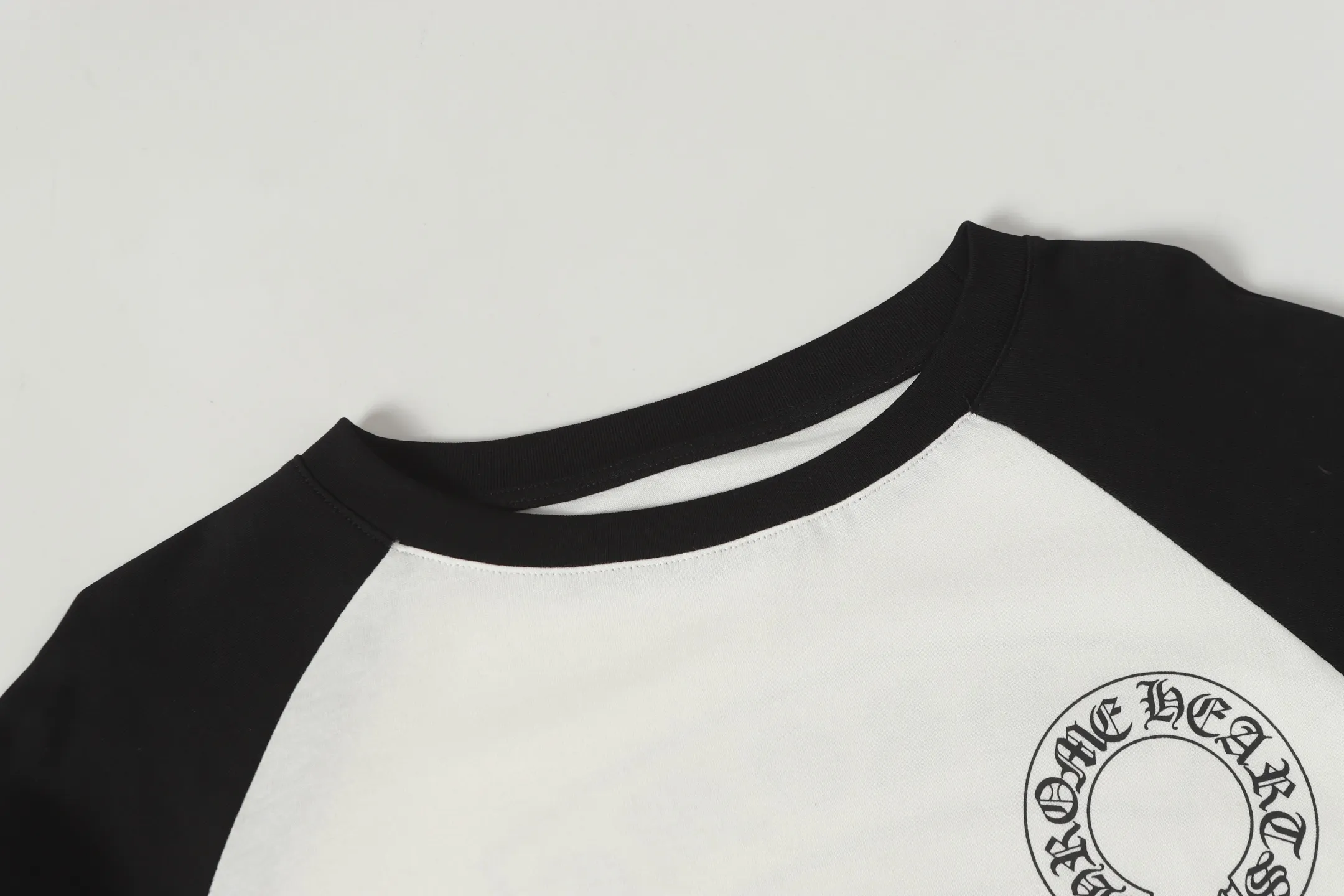 P150 cross-border model. Those who pursue quality, please do not place an order. -Chrome Hearts/Chrome Hearts 23ss Sanskrit printed popular long-sleeved T-shirt -High weight, high density and high quality. The wool is soft, delicate and skin-friendly. It feels soft and silky. It has excellent warmth and skin-friendly properties.